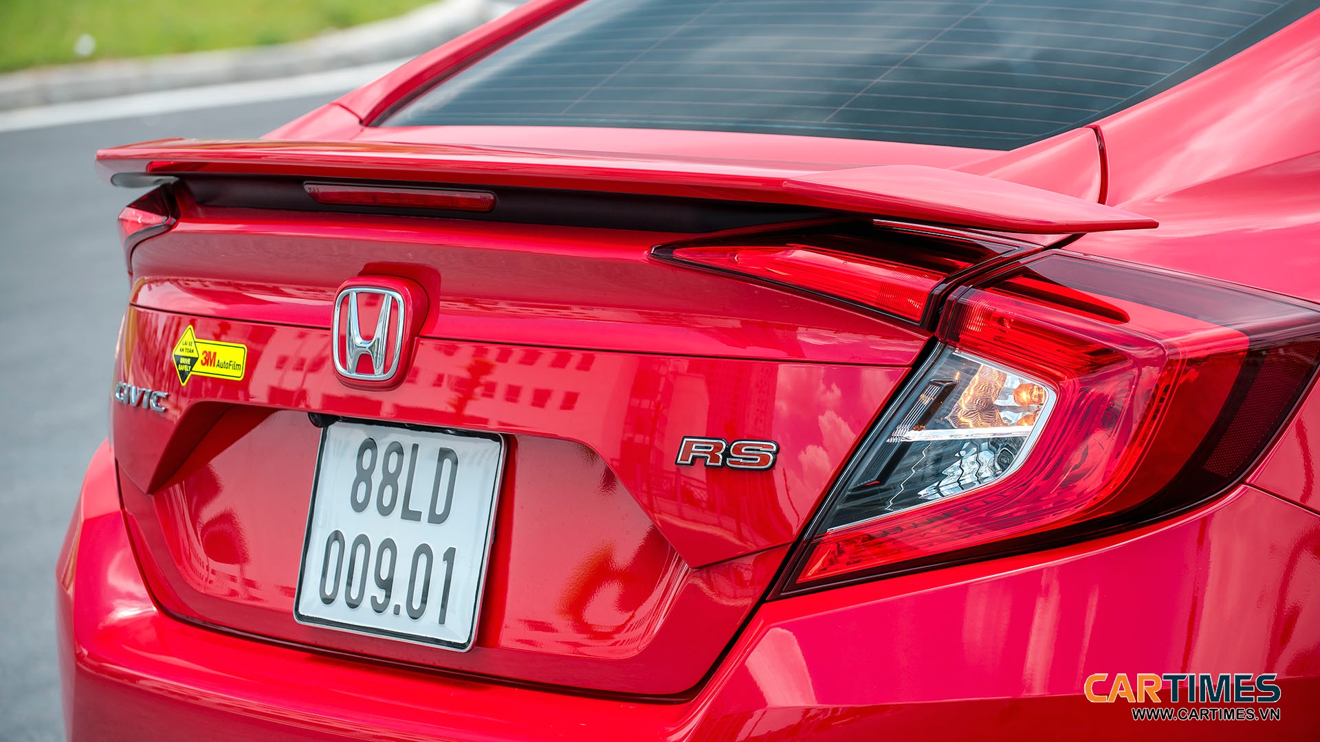 Cánh gió tích hợp đèn phanh trên cao của Honda Civic RS 2019