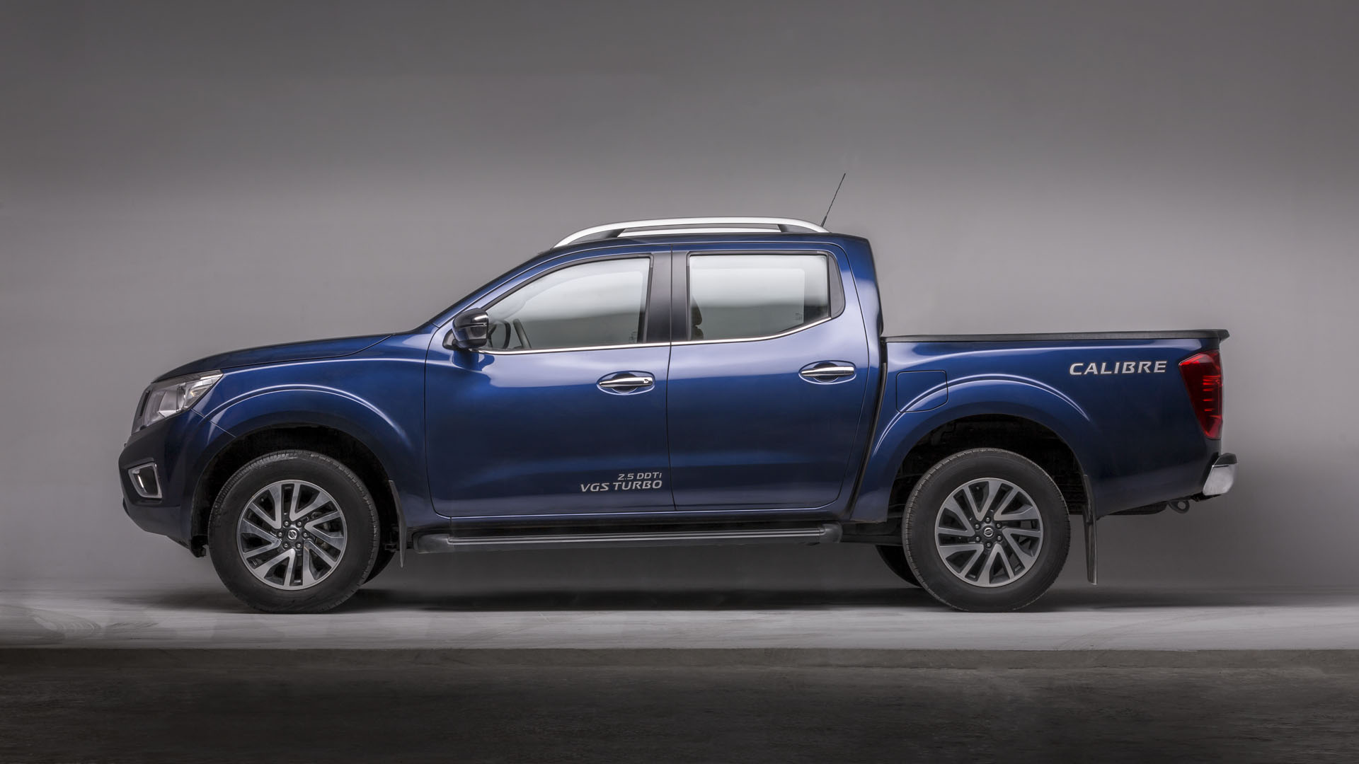 Thiết kế ngang xe Nissan Navara EL Premium Z
