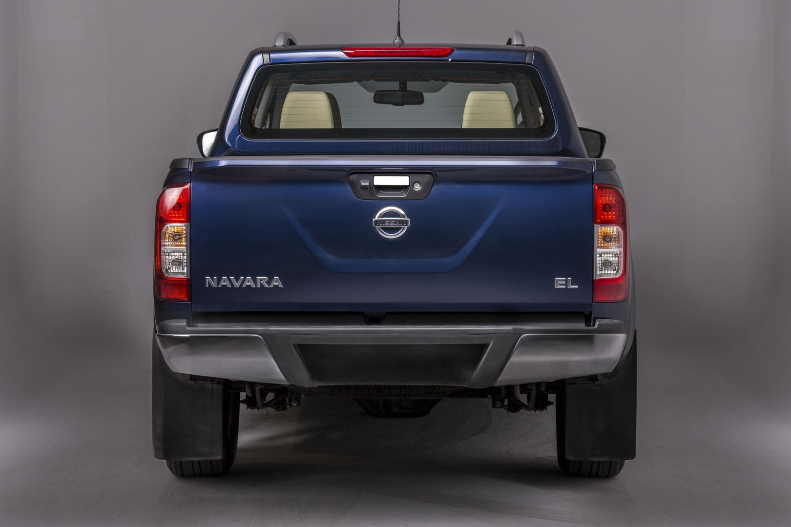 Thiết kế đuôi Nissan Navara EL Premium Z