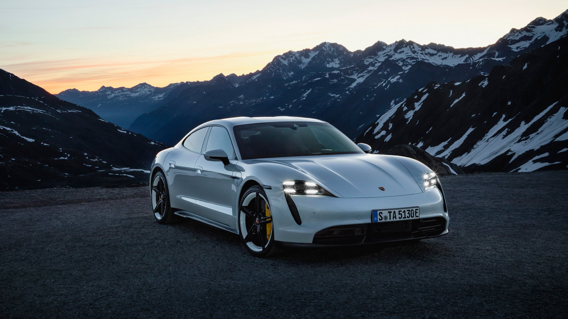 Thiết kế đầu xe Porsche Taycan