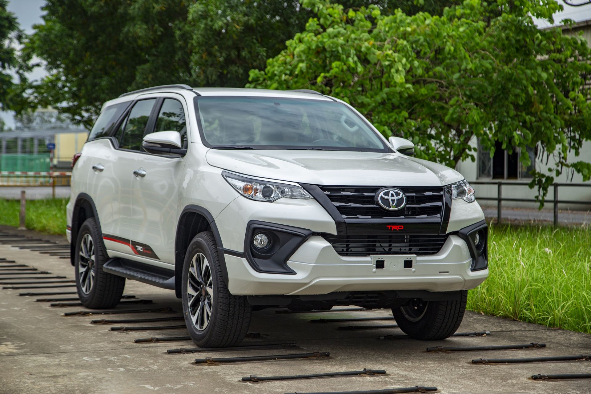 Toyota Fortuner 2019 TRD đã được công bố giá bán