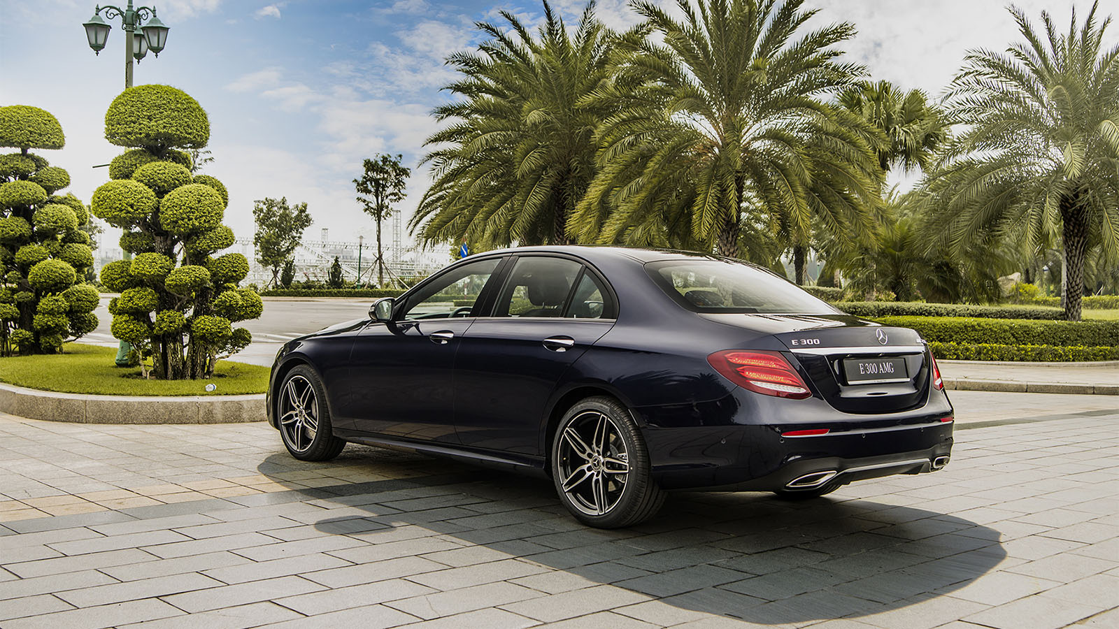 Động cơ xe Mercedes E 300 AMG