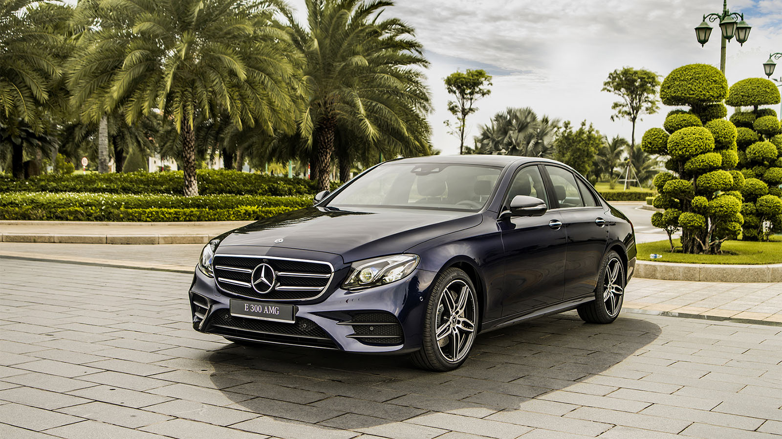 Ngoại thất xe E 300 AMG