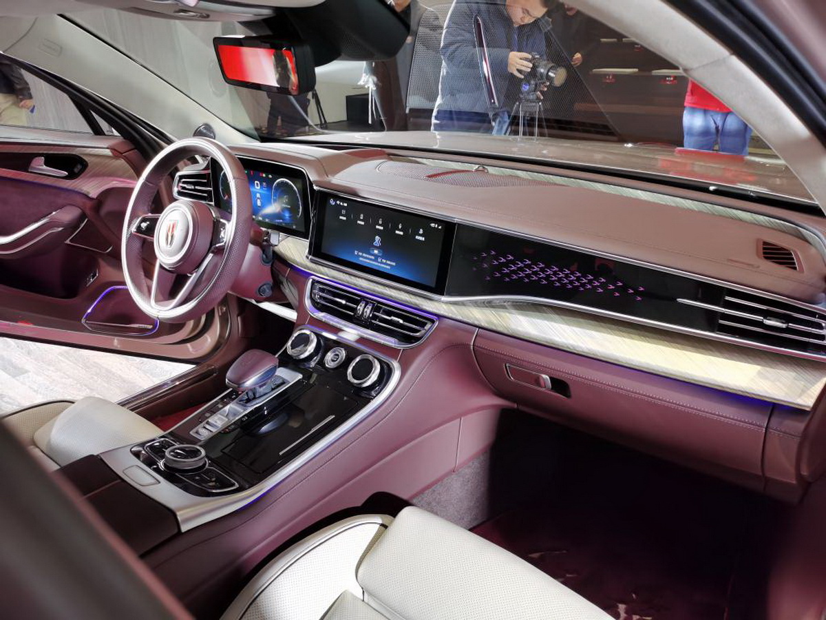 Hàng ghế trước của xe Hongqi H9