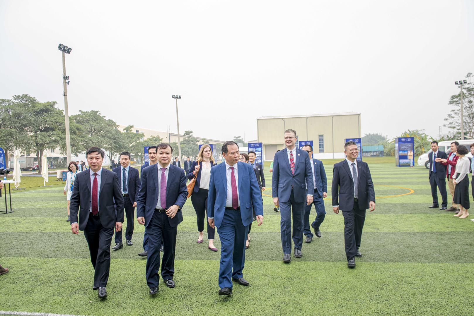 Tham dự buổi lễ có nhiều lãnh đạo cấp cao nhà nước và Ford toàn cầu