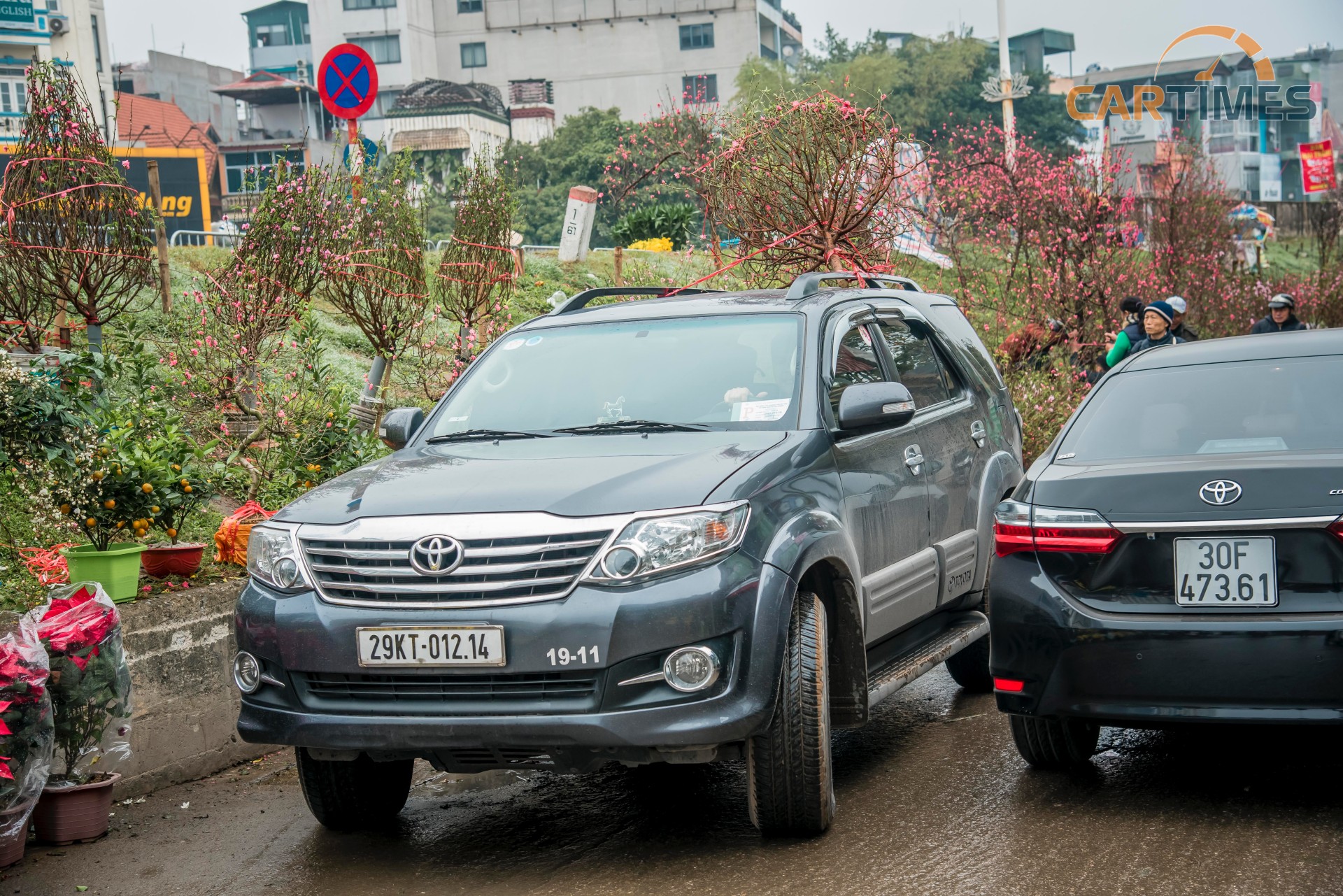 Nóc xe SUV cũng là nơi chứa đồ cực kì hiệu quả