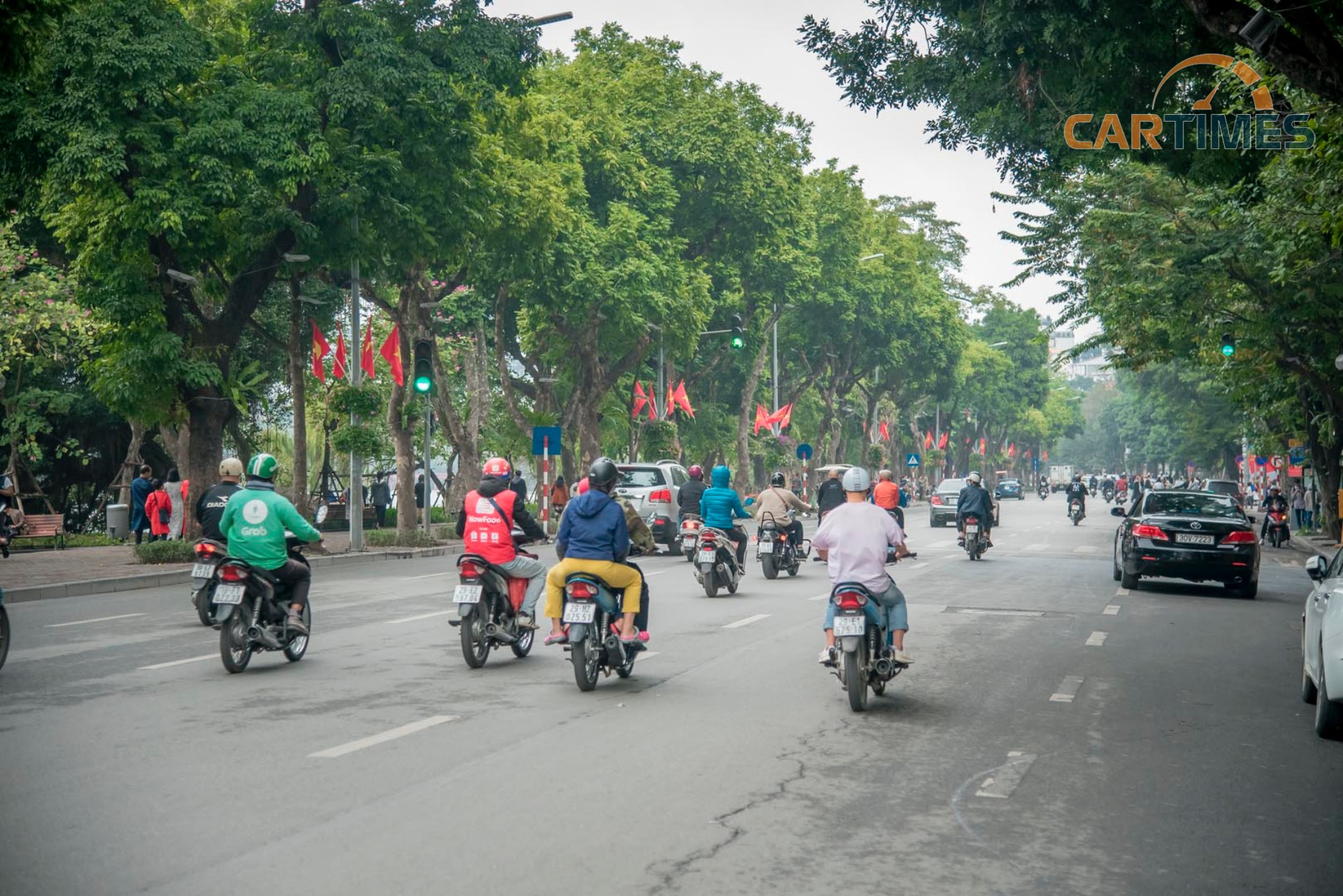 Đường phố vắng vẻ hơn ngày thường