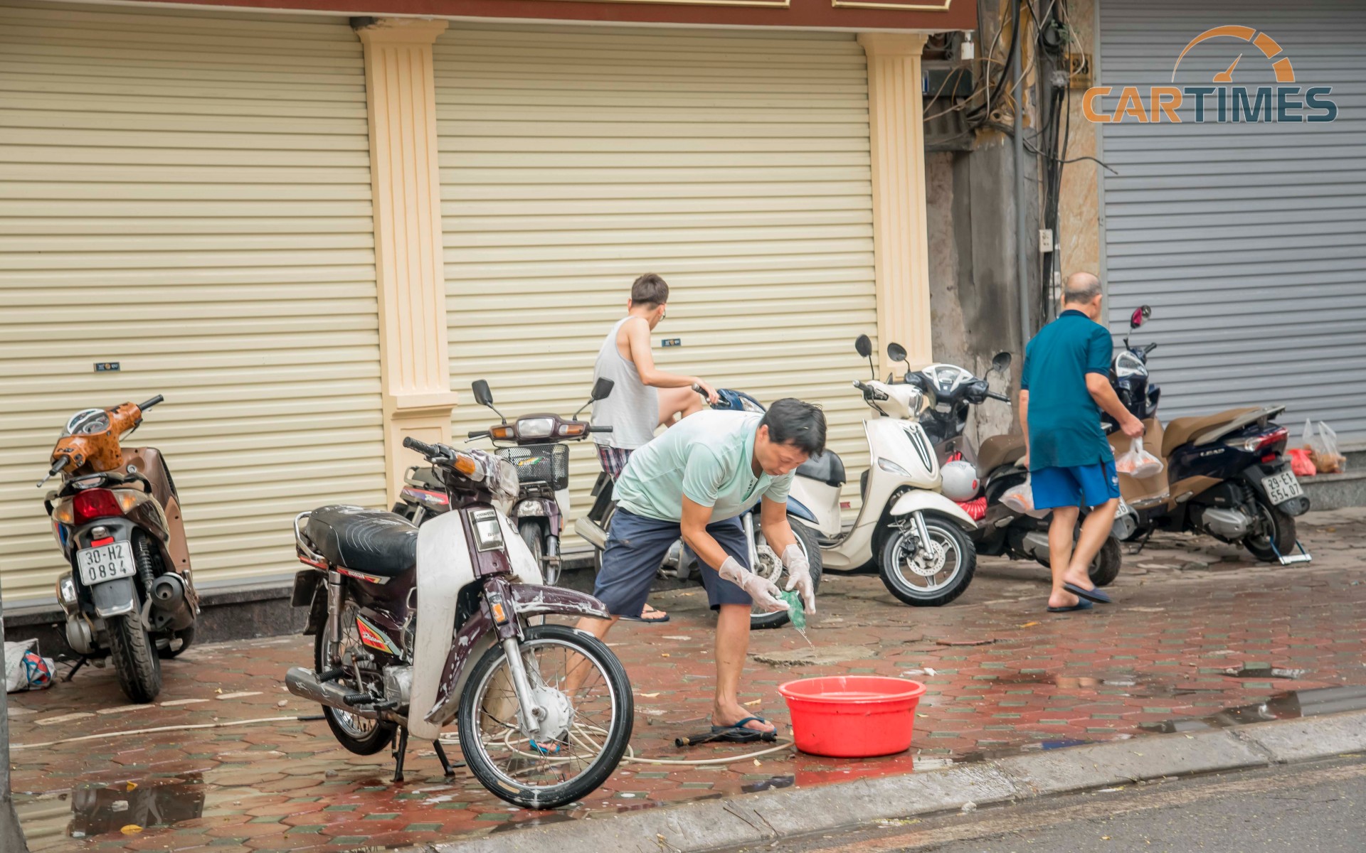 Giá rửa xe tăng gấp đôi gấp 3 so với ngày thường