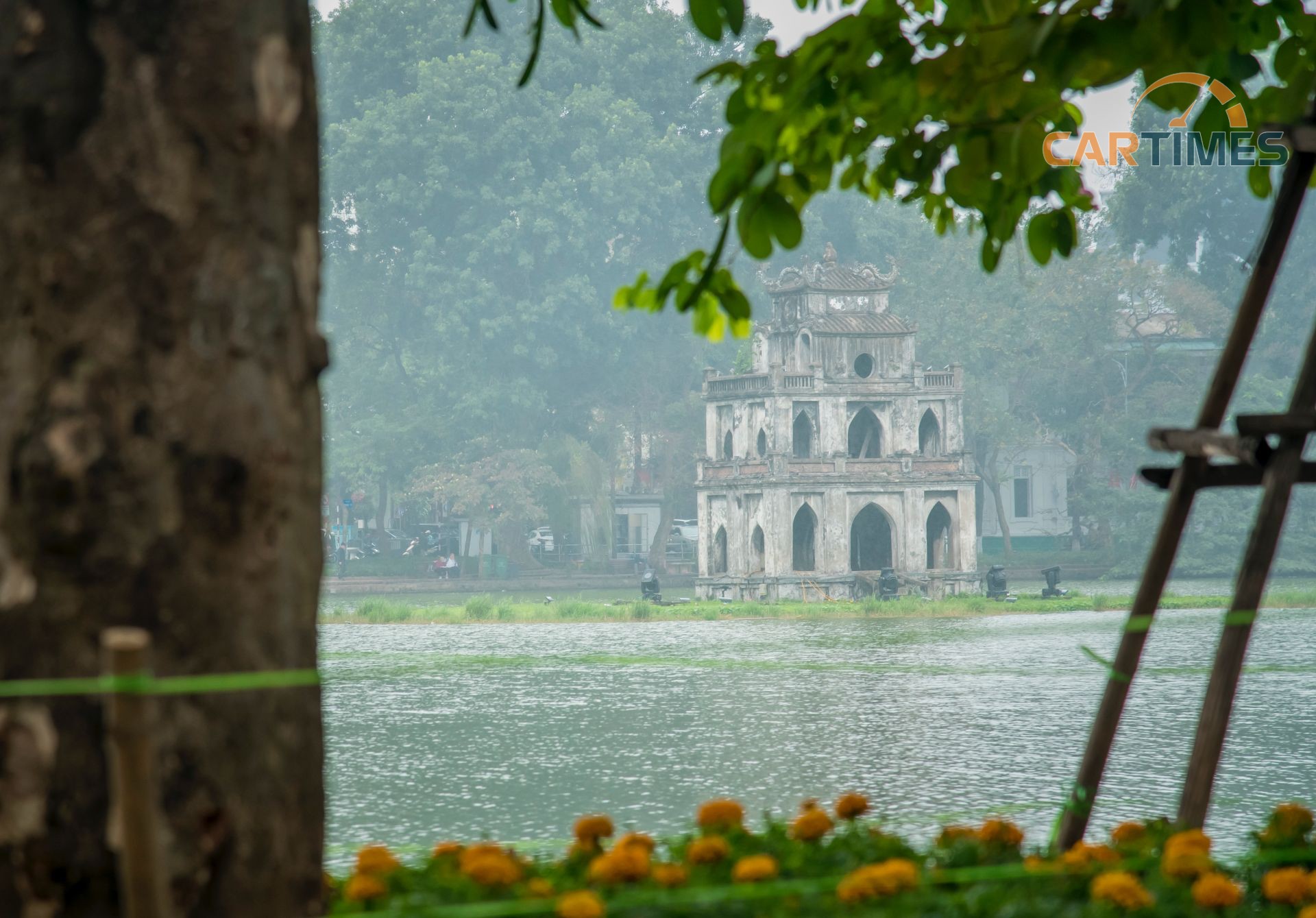 Buổi chiều, trời Hà Nội có mưa và dự báo là đêm Giao thừa cũng sẽ mưa