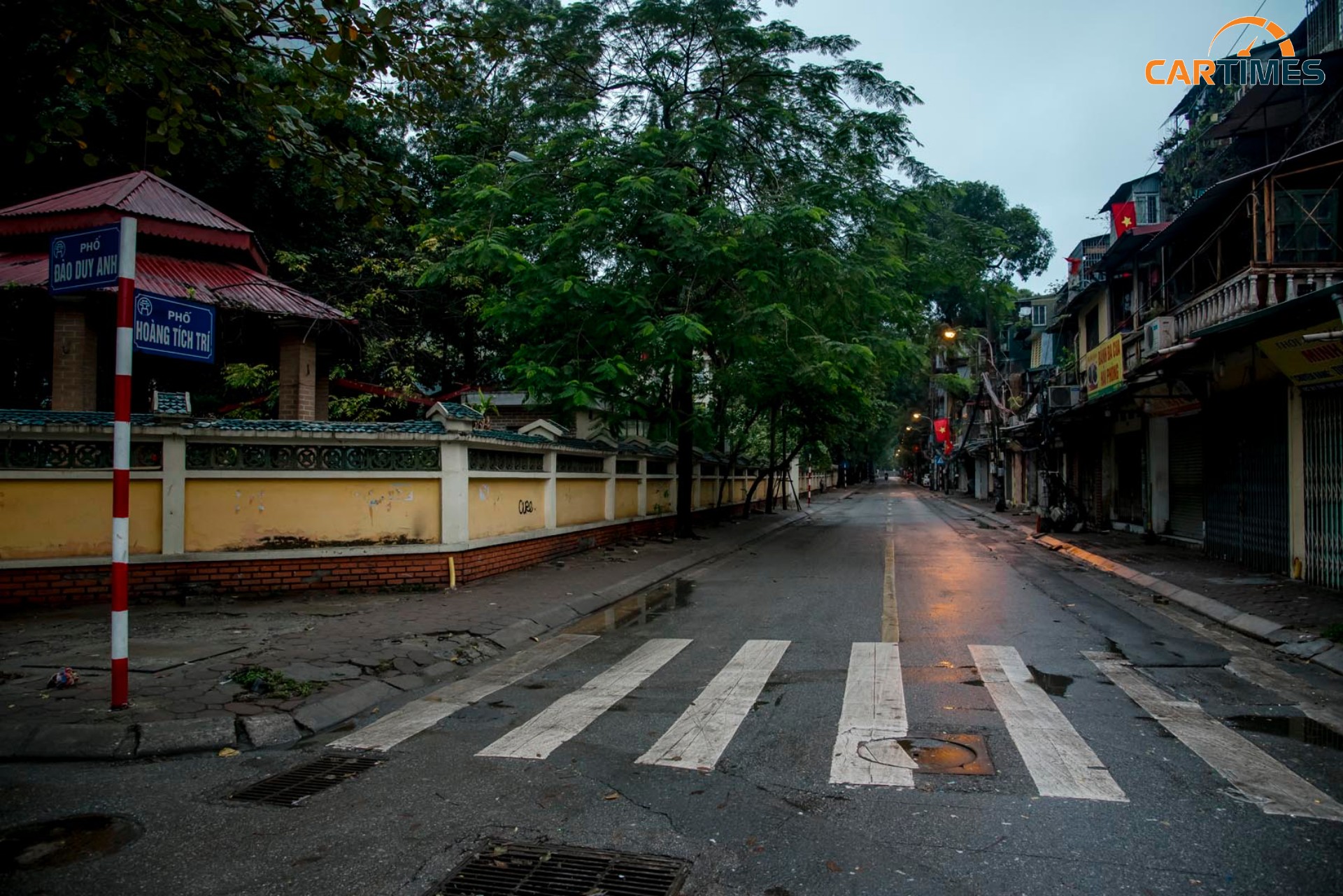 Đường Hoàng Tích Trí không một bóng người lúc 8h sáng