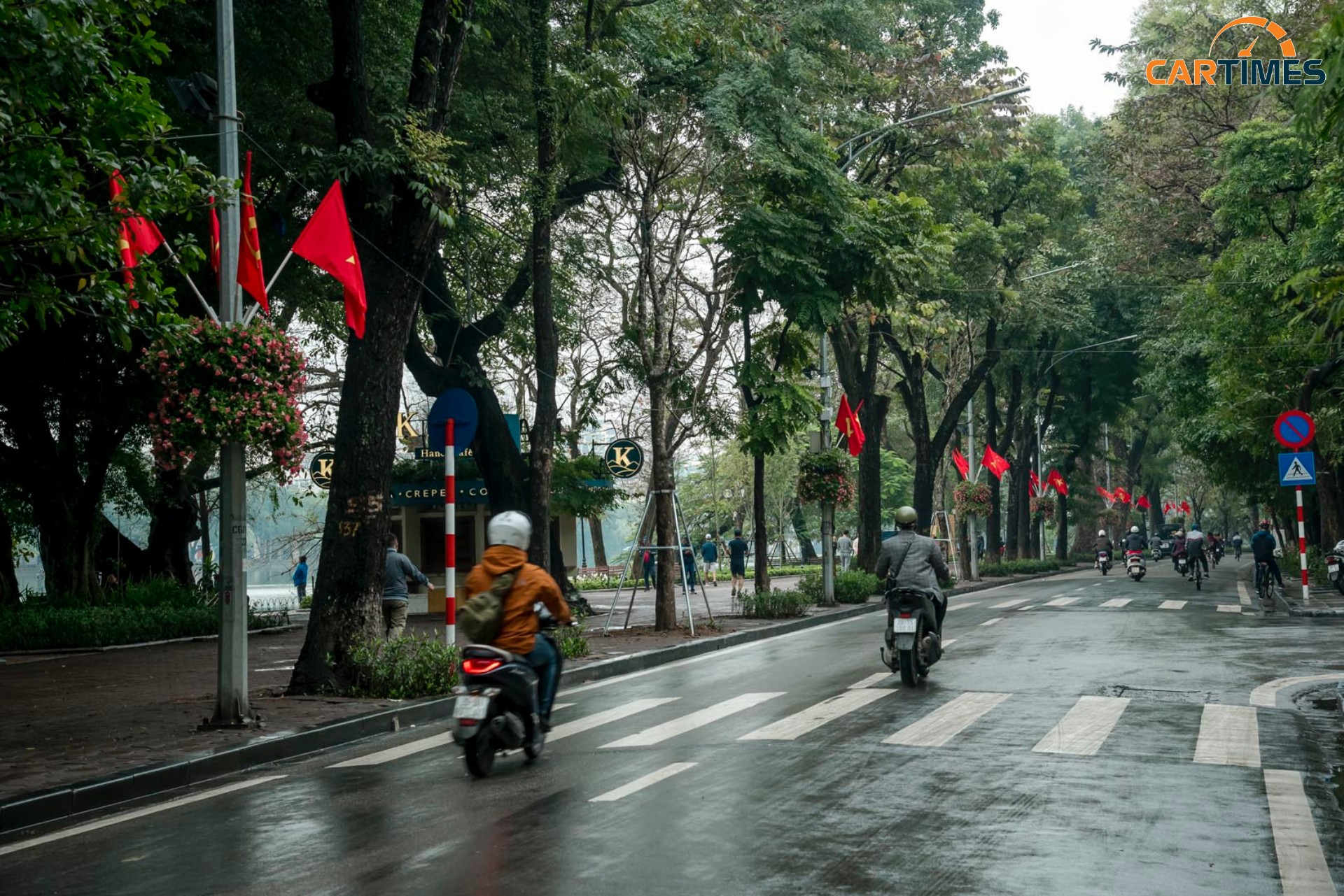 Hồ Gươm với vẻ đẹp thuần khiết