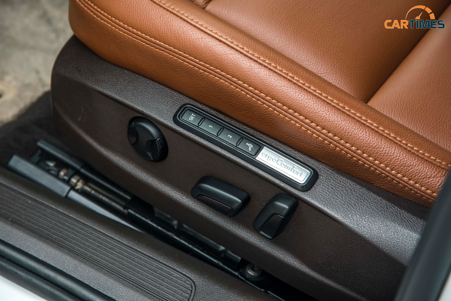 Chỉnh ghế lái xe Volkswagen Passat BlueMotion 2016