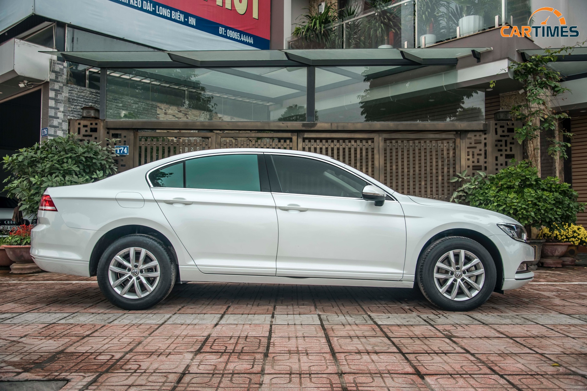 Thiết kế bên hông xe Volkswagen Passat BlueMotion 2016
