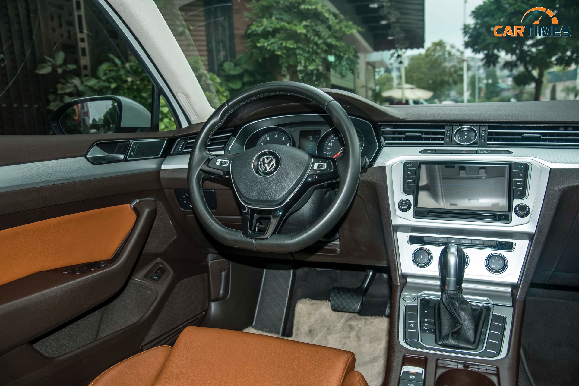 Cabin xe Volkswagen Passat BlueMotion 2016