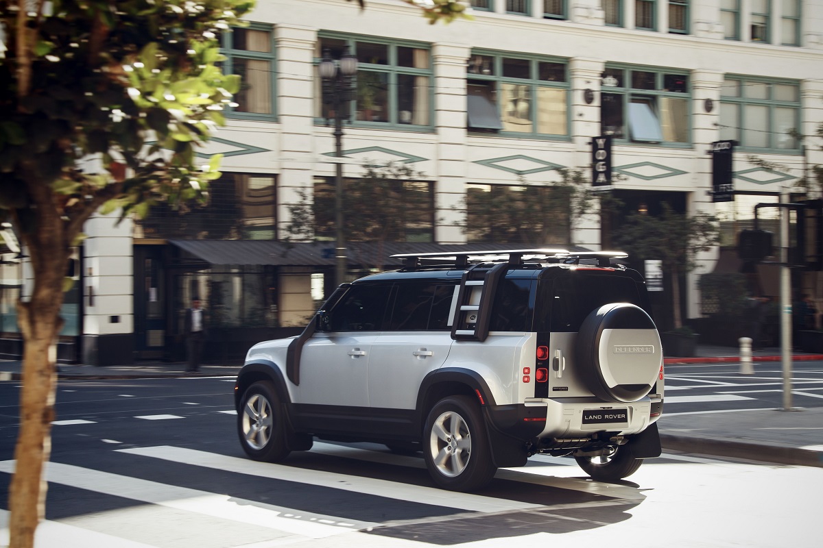 Land Rover Defender mới
