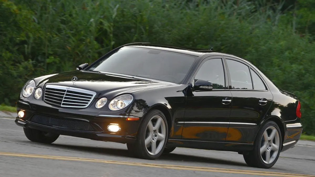 Hơn 740.000 xe Mercedes-Benz được thông báo triệu hồi do lỗi cửa sổ trời