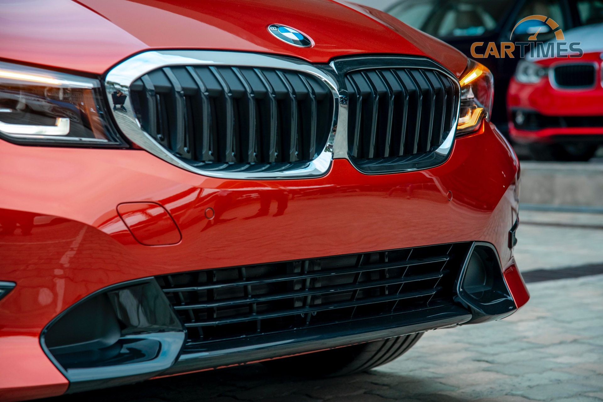 Lưới tản nhiệt xe BMW 330i Sport Line