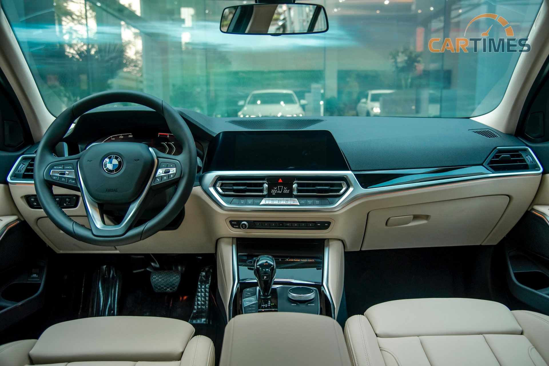 Hàng ghế trước xe BMW 330i Sport Line