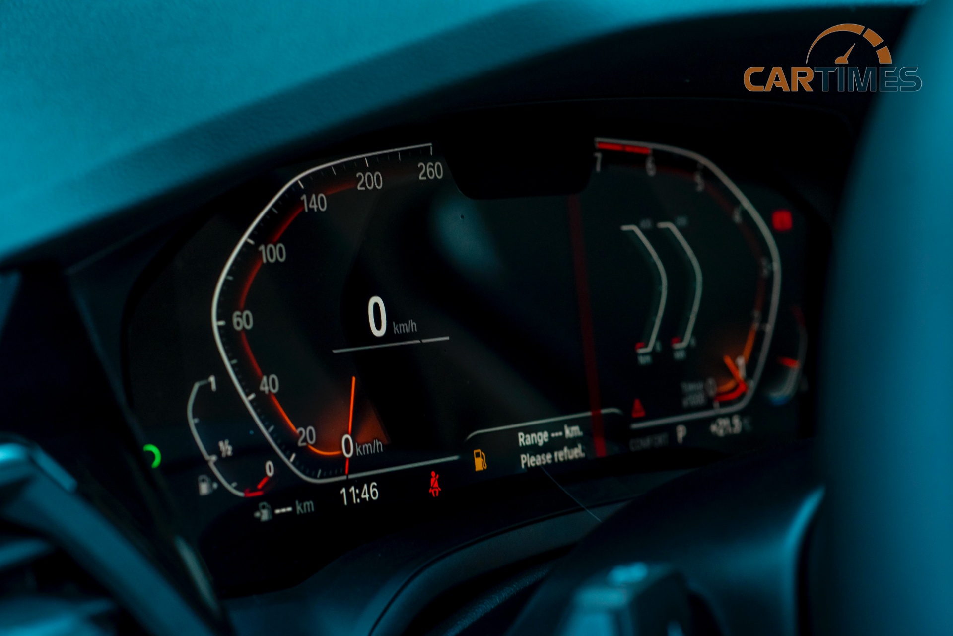 Màn hình hiển thị của xe BMW 330i Sport Line
