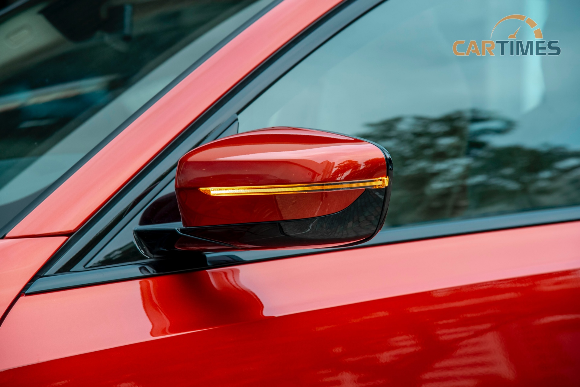Gương chiếu hậu của xe BMW 330i Sport Line