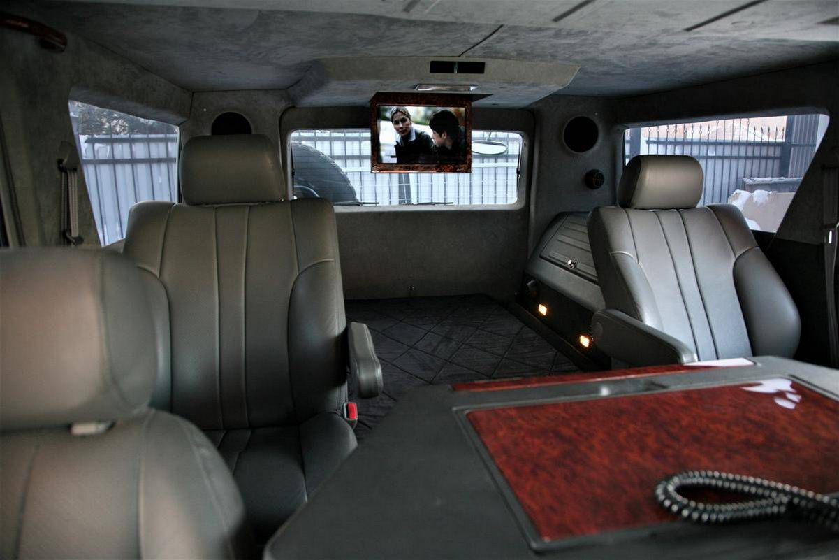 Hàng ghế thứ 2 trên xe Toyota Mega Cruiser
