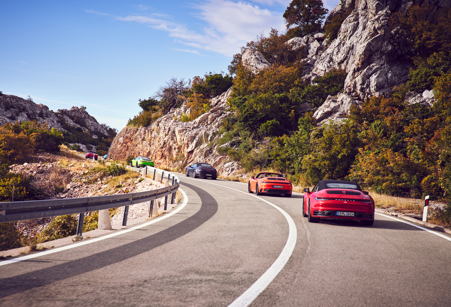 Porsche một trong số ít thương hiệu ô tô mang đến chính sách bảo hành kéo dài cho khách hàng