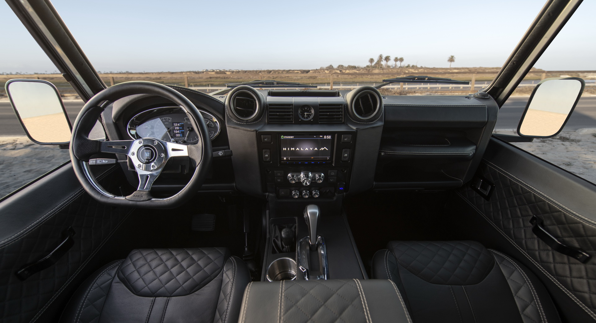 Nội thất xe Land Rover Defender Himalaya 