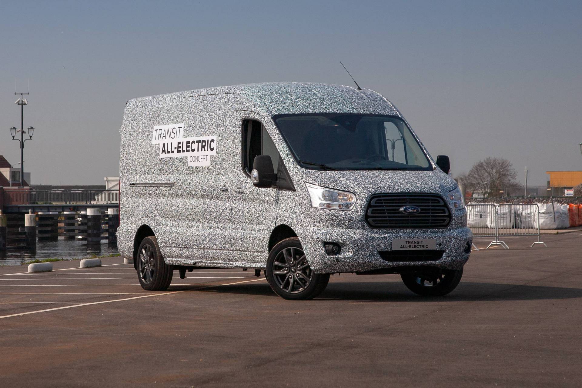 Ford Transit chạy điện hoàn toàn sẽ ra mắt vào tháng 11 tới