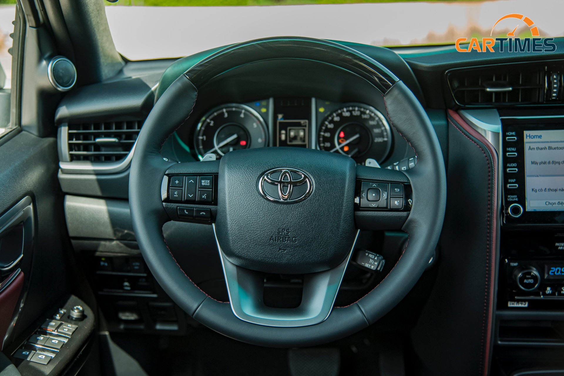 Vô lăng của xe Toyota Fortuner Legender
