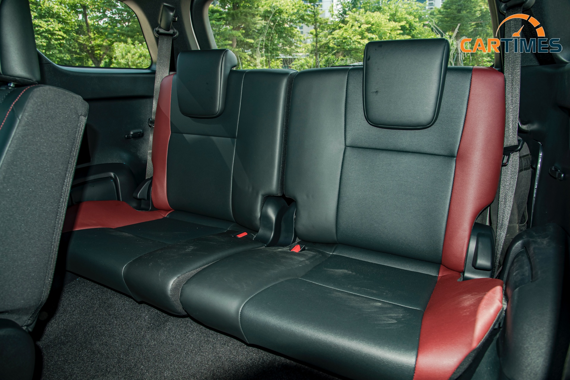 Hàng ghế thứ 3 của xe Toyota Fortuner Legender