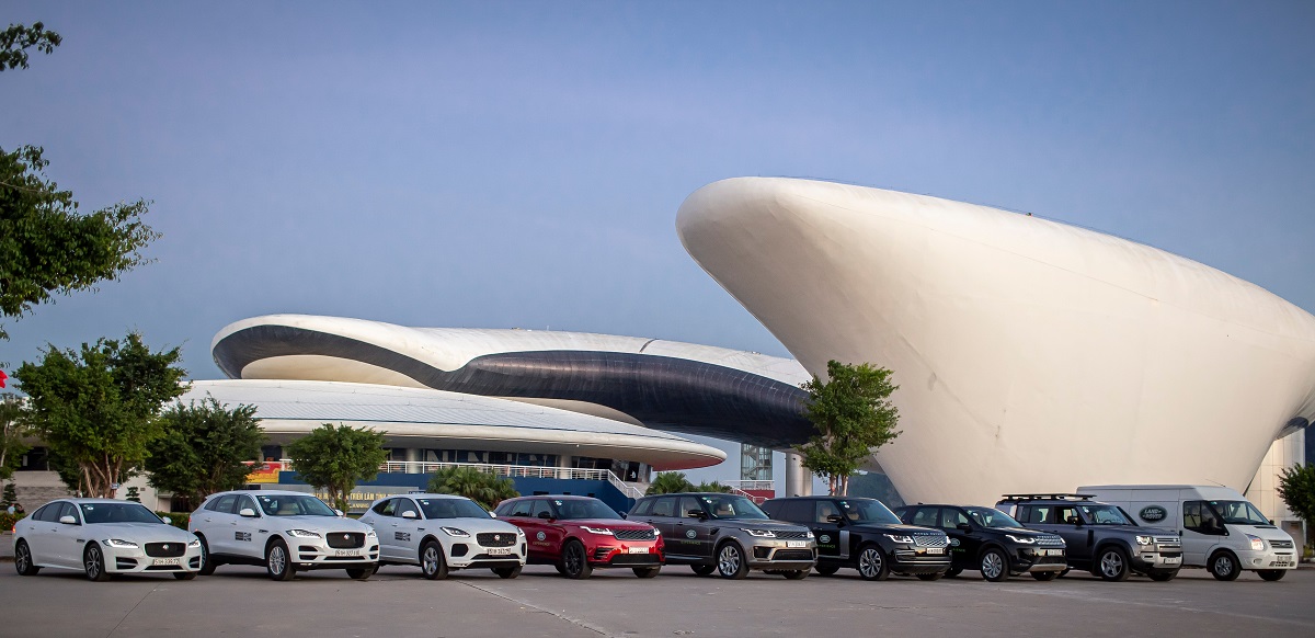 Jaguar Land Rover Việt Nam liên tục tổ chức hoạt động trưng bày, lái thử xe và dịch vụ chăm sóc xe lưu động