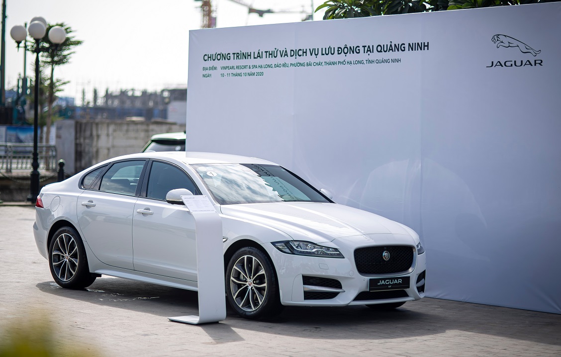 Xe Jaguar trong Chương trình lái thử xe và dịch vụ chăm sóc xe lưu động tại Quảng Ninh