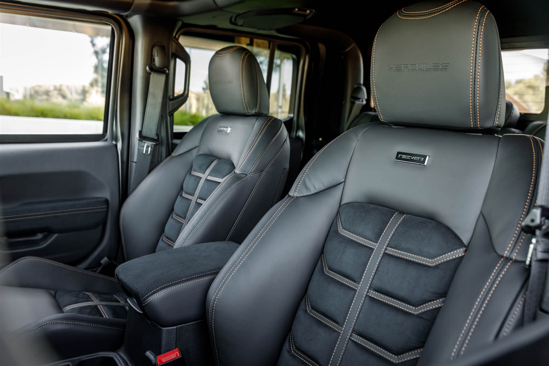 Ghế ngồi của xe Rezvani Hercules