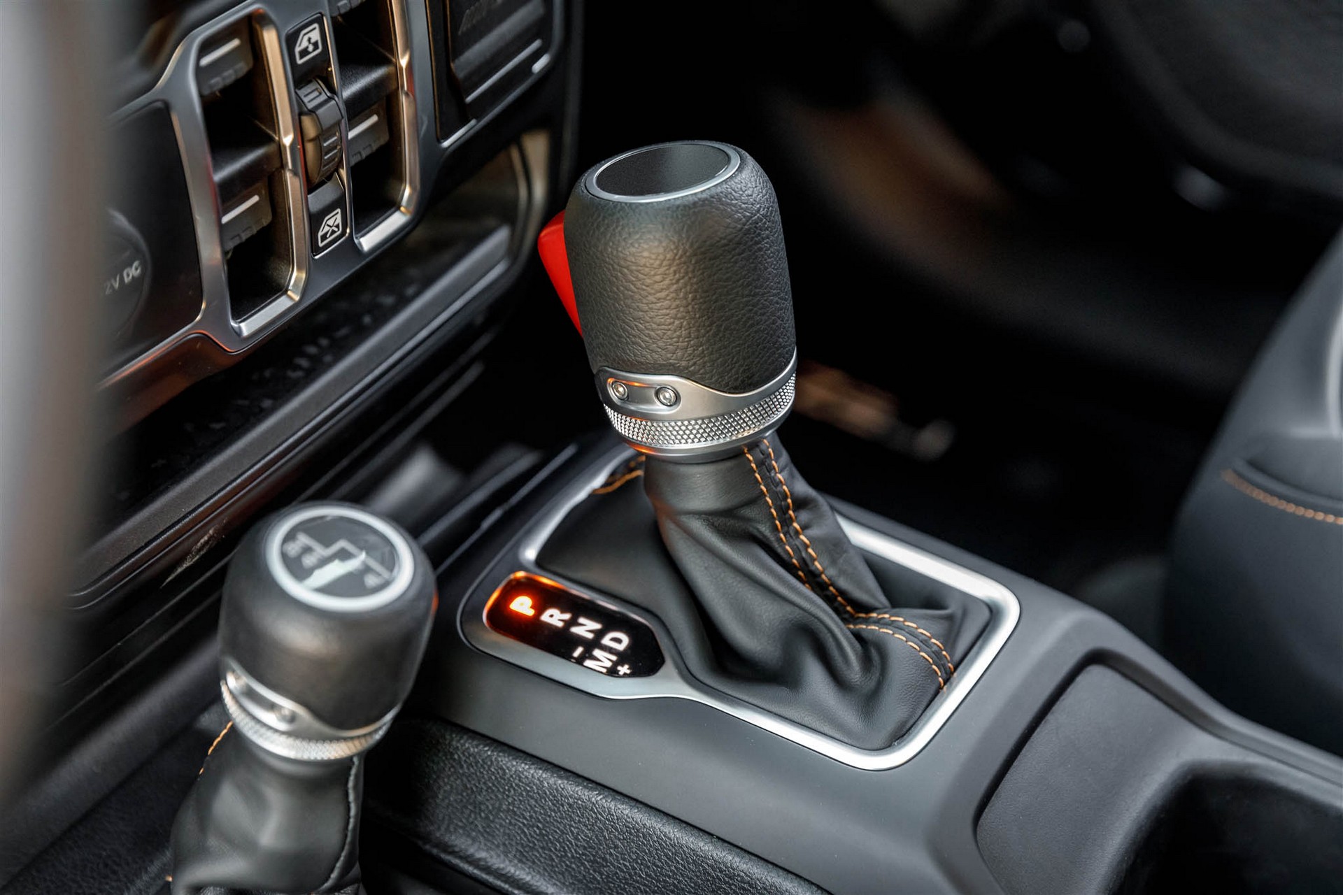 Cần số của xe Rezvani Hercules