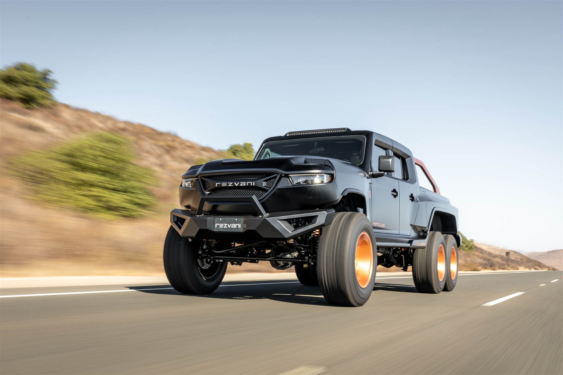 Rezvani Hercules có kích thước vượt trội