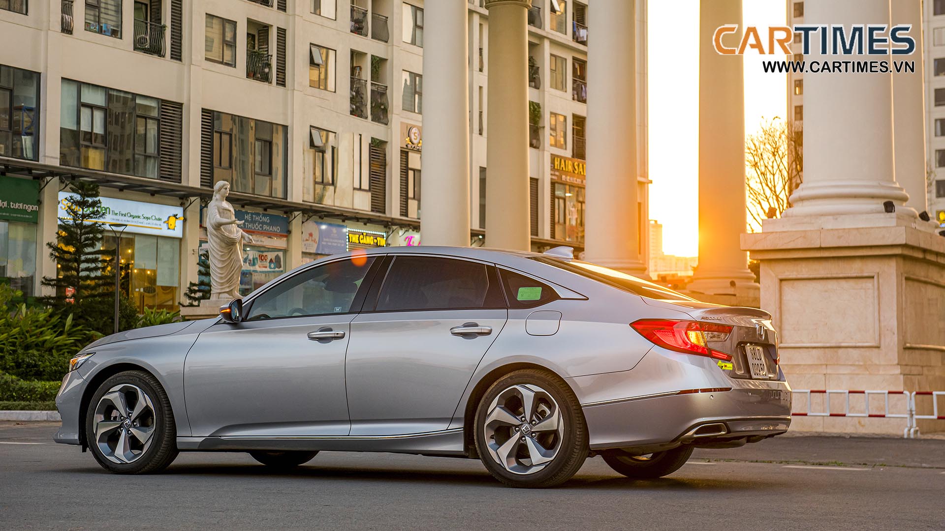 Honda Accord tại đại lý giảm sâu chưa từng thấy