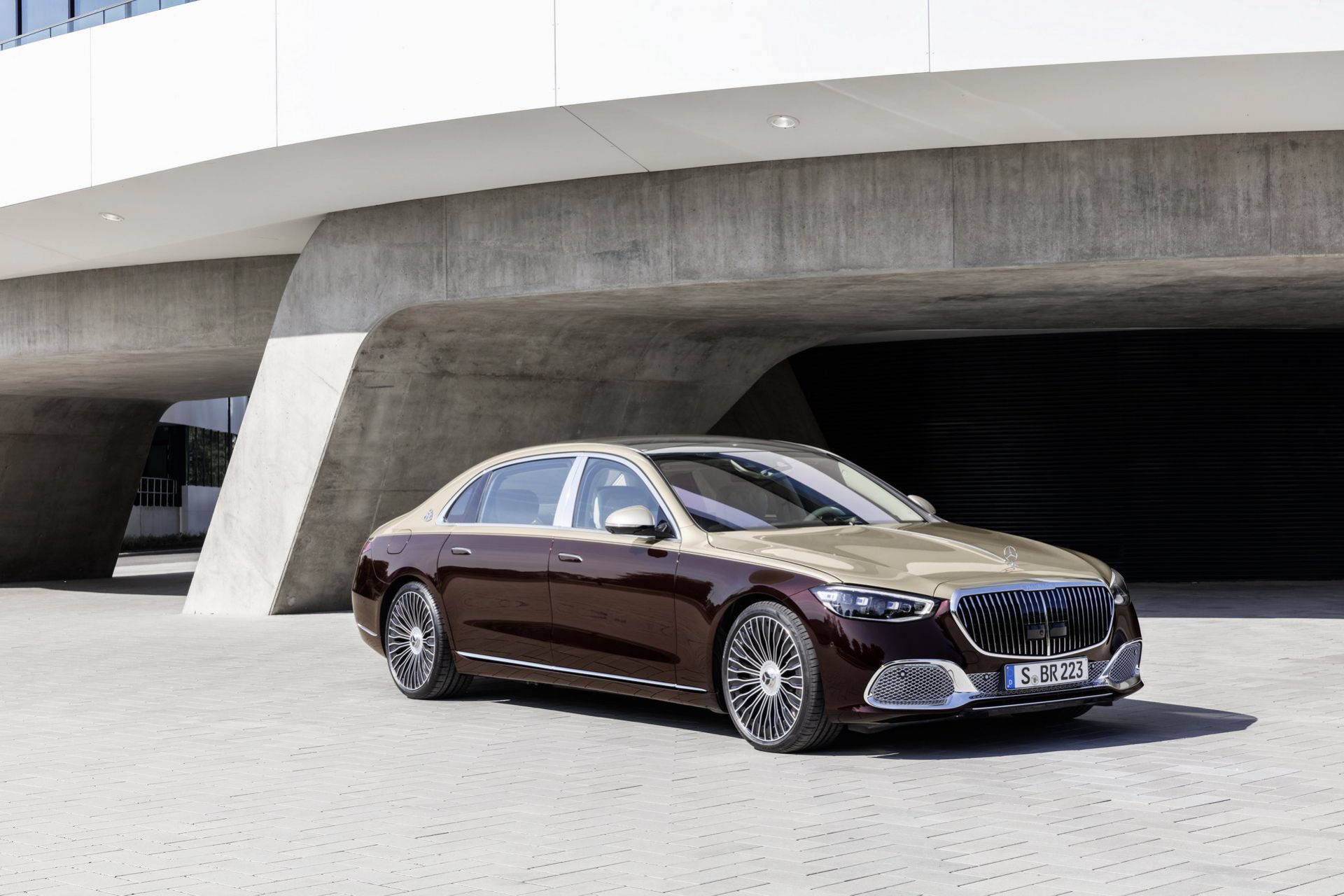 Mercedes-Benz Maybach S-Class mang tới 1 diện mạo mới sang trọng hơn hẳn so với phiên bản tiền nhiệm