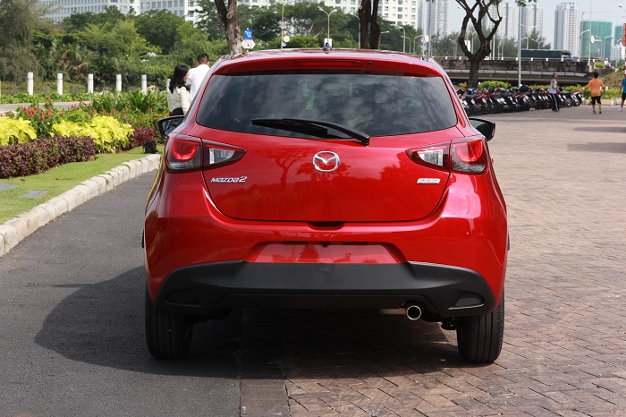 Mazda2 2015 giá bao nhiêu?