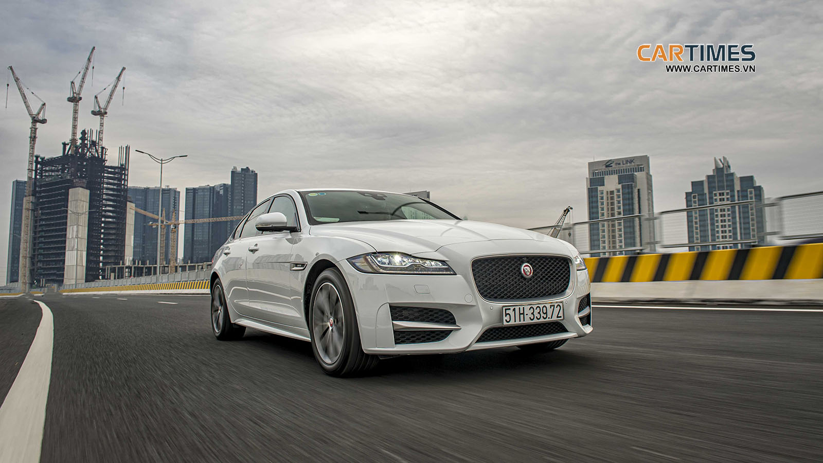 Trang bị an toàn trên xe Jaguar XF