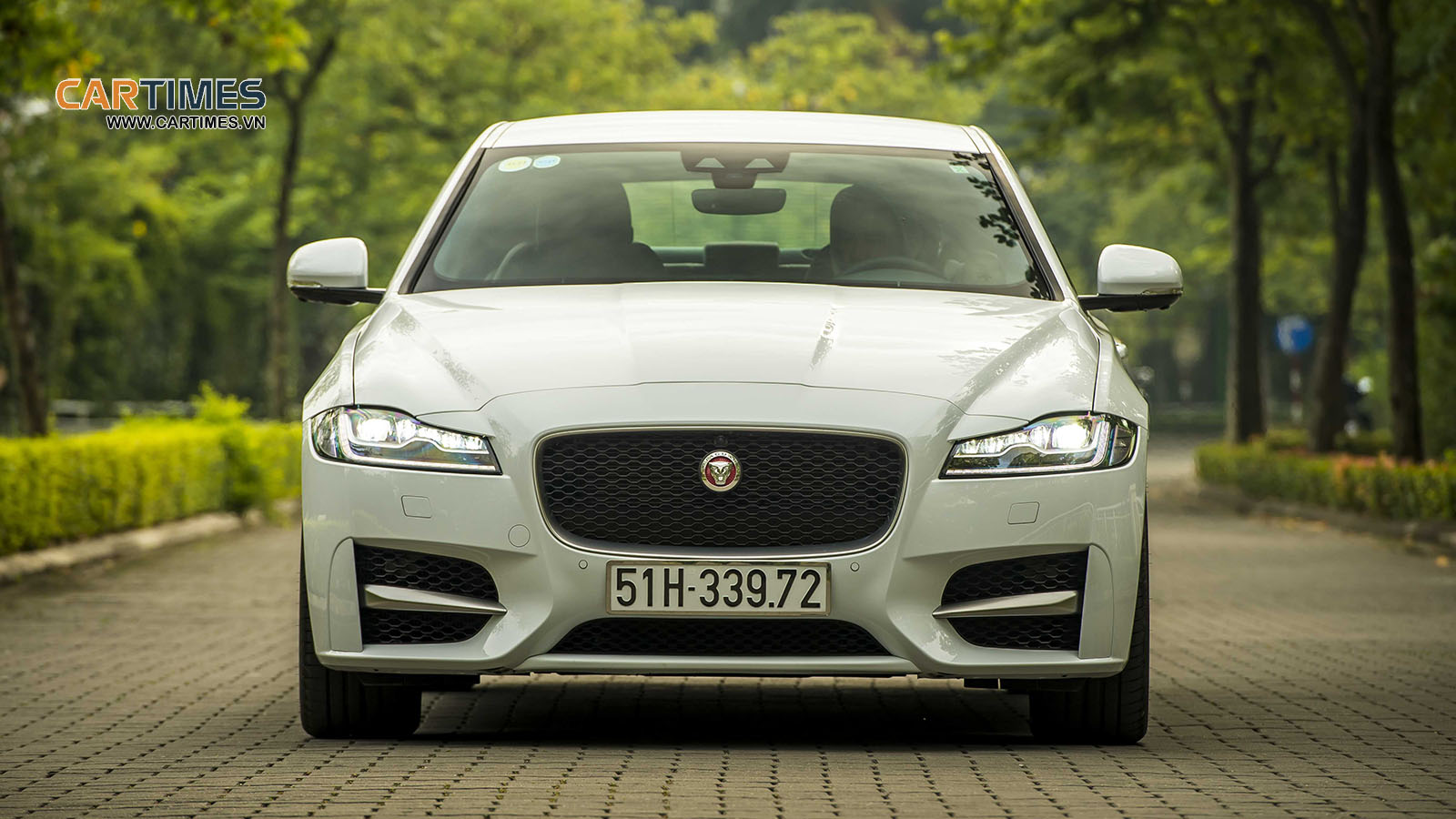 Đầu xe Jaguar XF