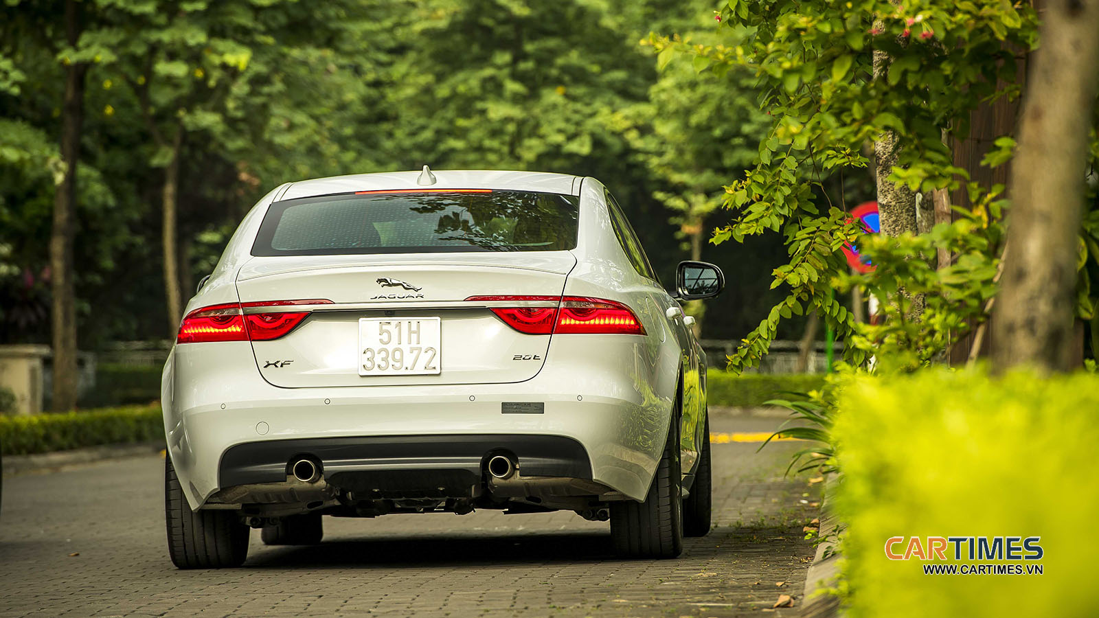 Thiết kế đuôi xe Jaguar XF R-Sport