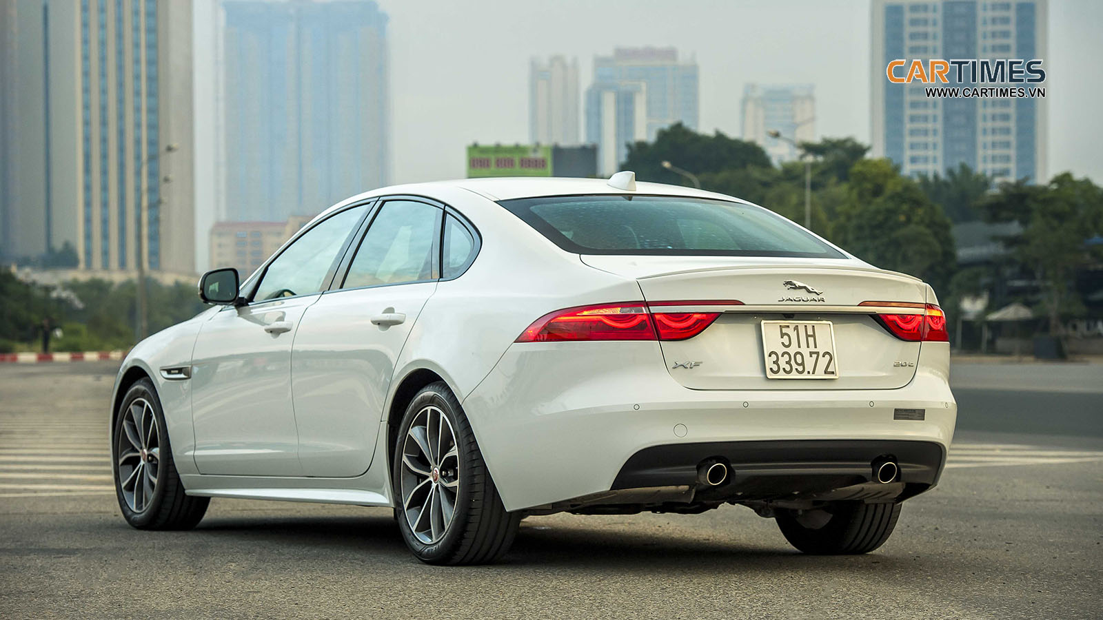 Giá bán xe Jaguar XF R-Sport