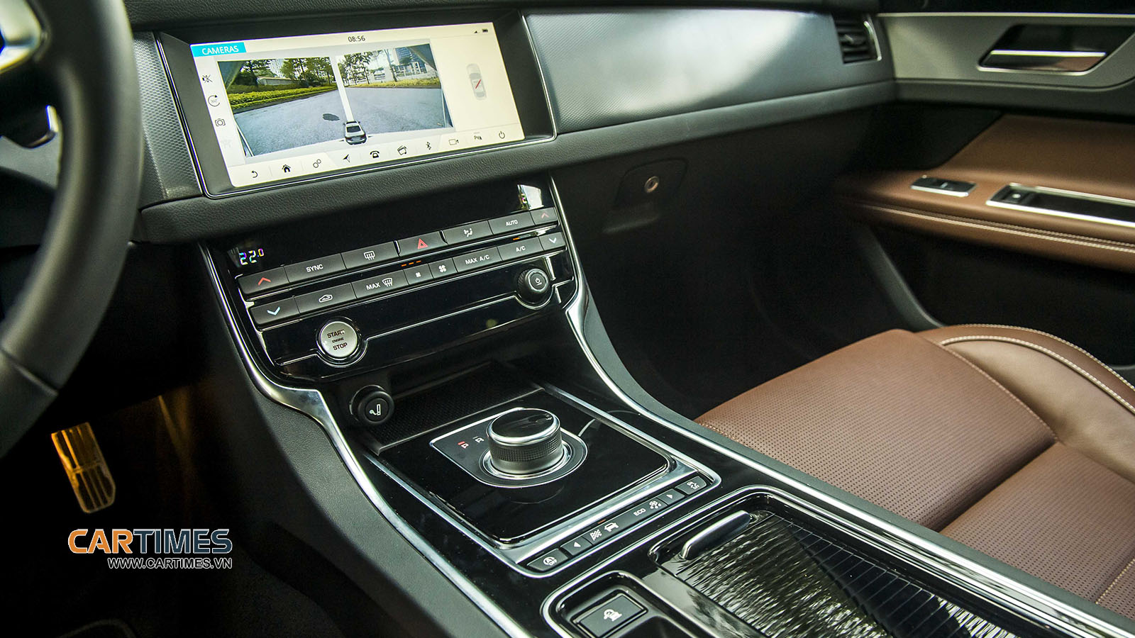 Táp lô xe Jaguar XF R-Sport