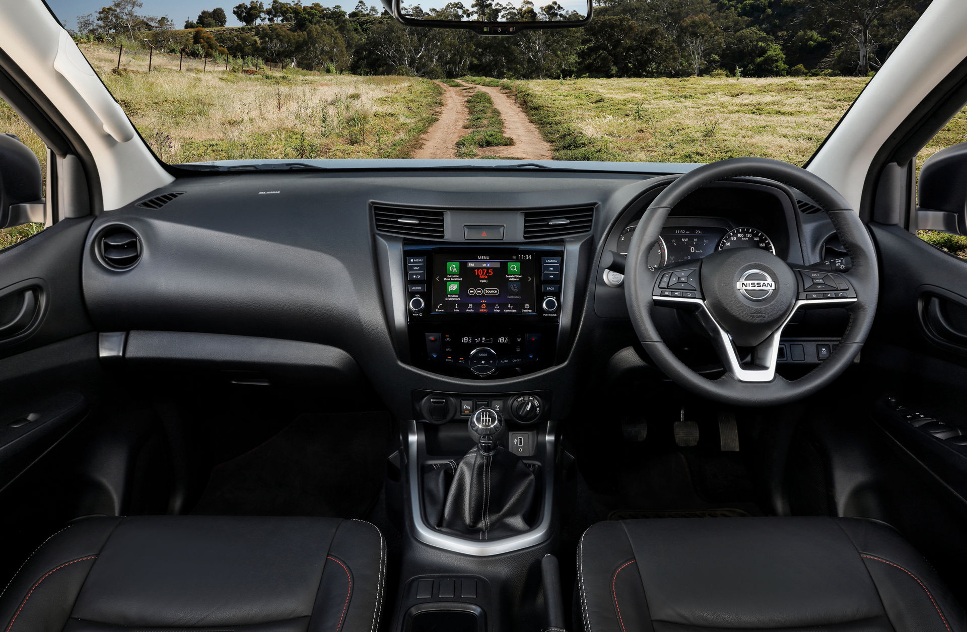 Hàng ghế trước của xe Nissan Navara 2020