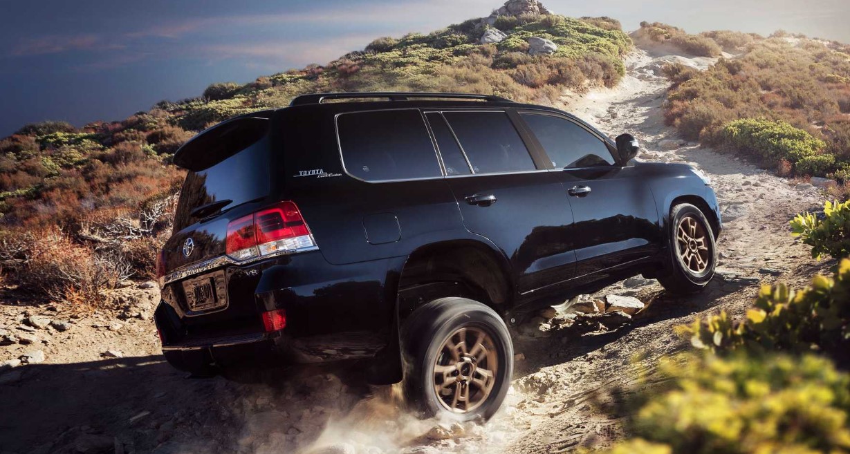 Toyota Land Cruiser mới sẽ ra mắt vào tháng 4/2021?