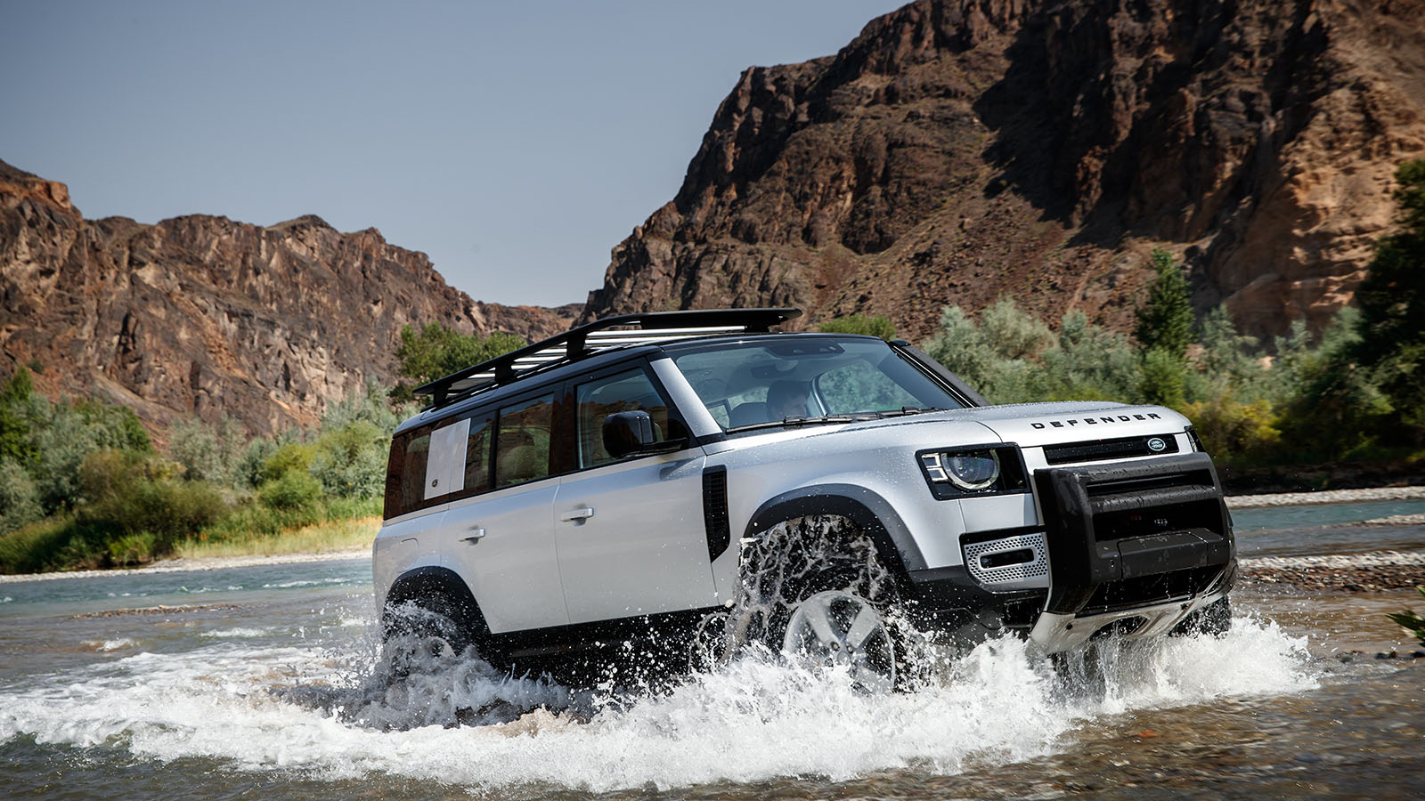 Mẫu Land Rover Defender nhận giải thưởng an toàn 5 sao từ Euro NCAP