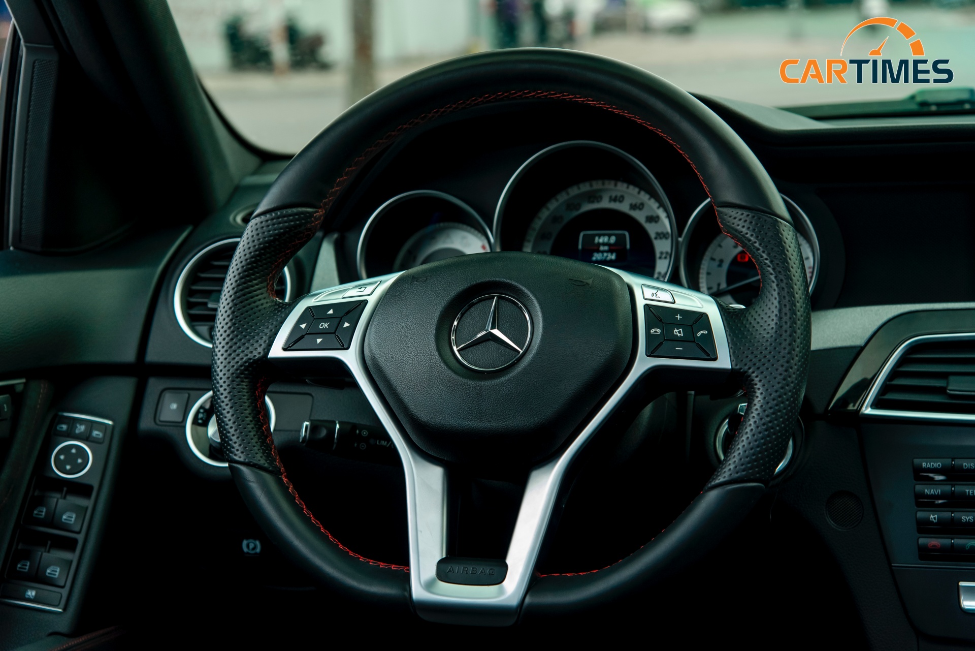 Vô lăng xe Mercedes-Benz C 300 AMG Plus đời 2014