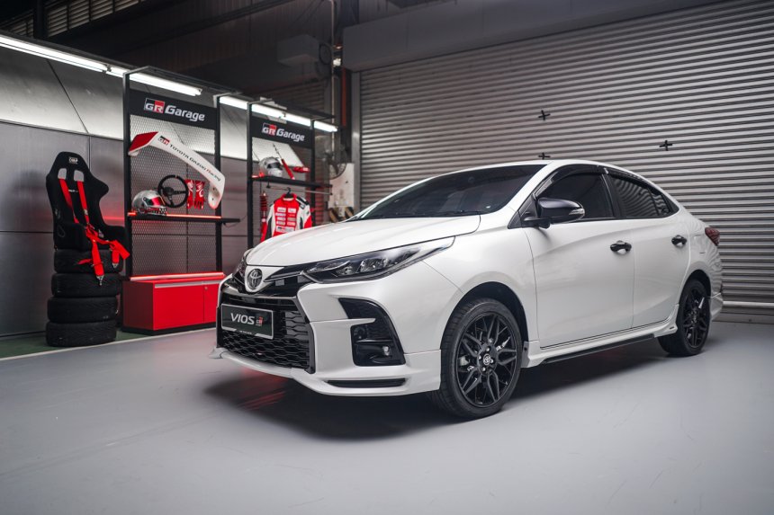 Cận cảnh Toyota Vios GR-S 2021 cá tính ấn tượng