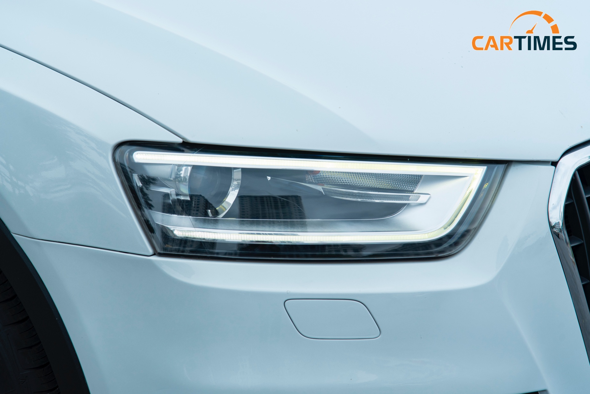 Đèn pha xe Audi Q3 2015