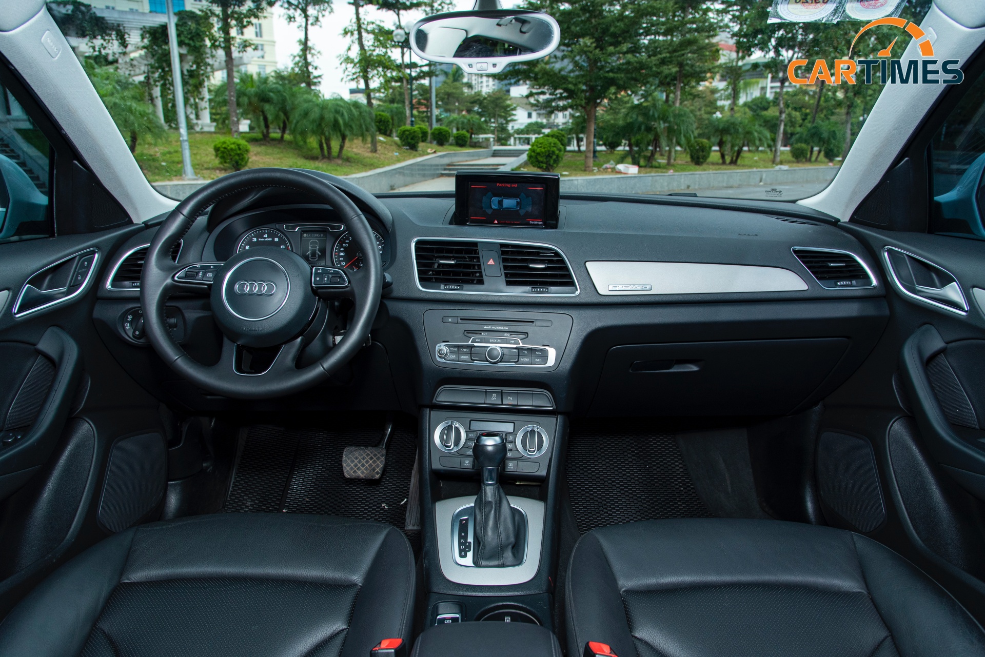 Hàng ghế trước của xe Audi Q3 2015